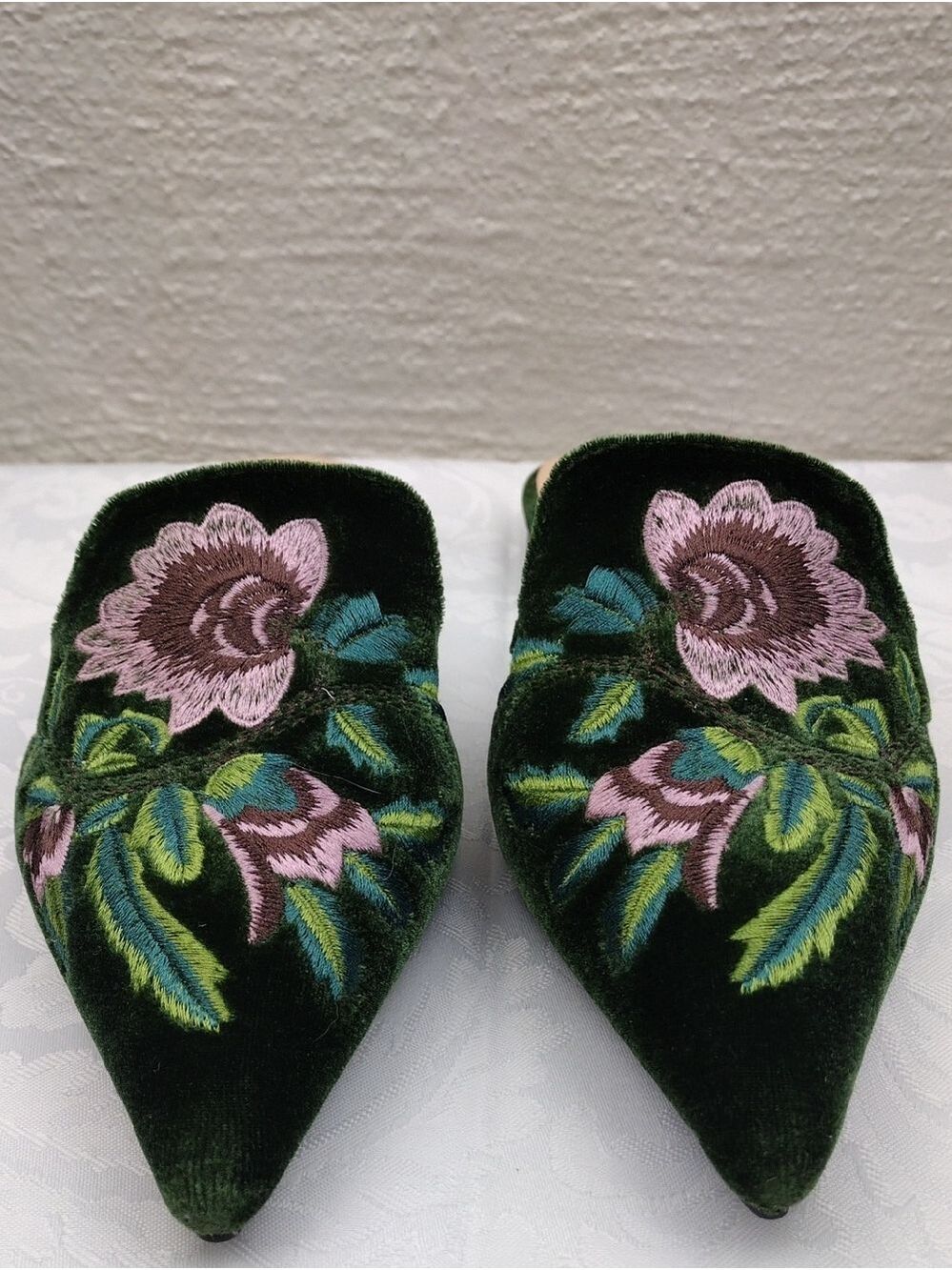 Weiweinvlang Dark Green Floral Embroidered Velvet Point Toe Low Heel Mule Shoe - Picture 2 of 16